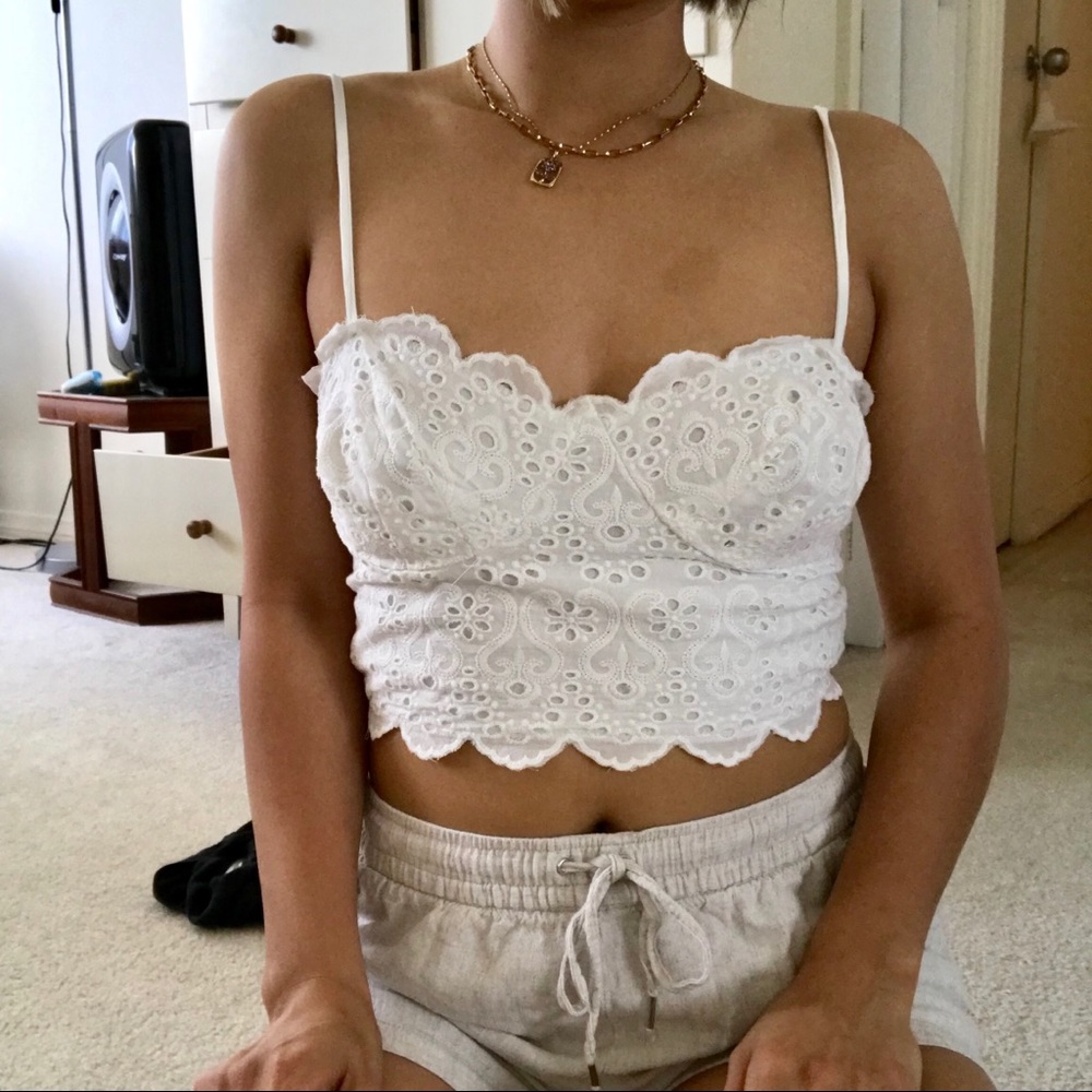 EMBROIDERY EYELET SCALLOPED HEM TOP